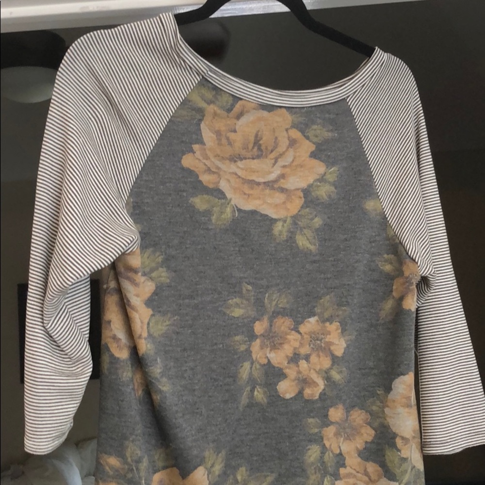 BNWOT Agnes and Dora contrast everyday tee